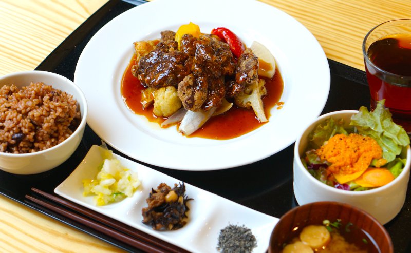 たまな食堂ベジミート黒酢炒め定食