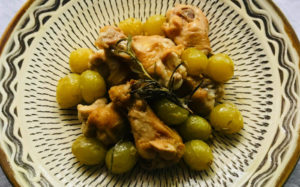 鶏肉とブドウのオリーブオイル煮込み